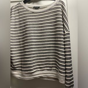 Jessica Simpson sweater